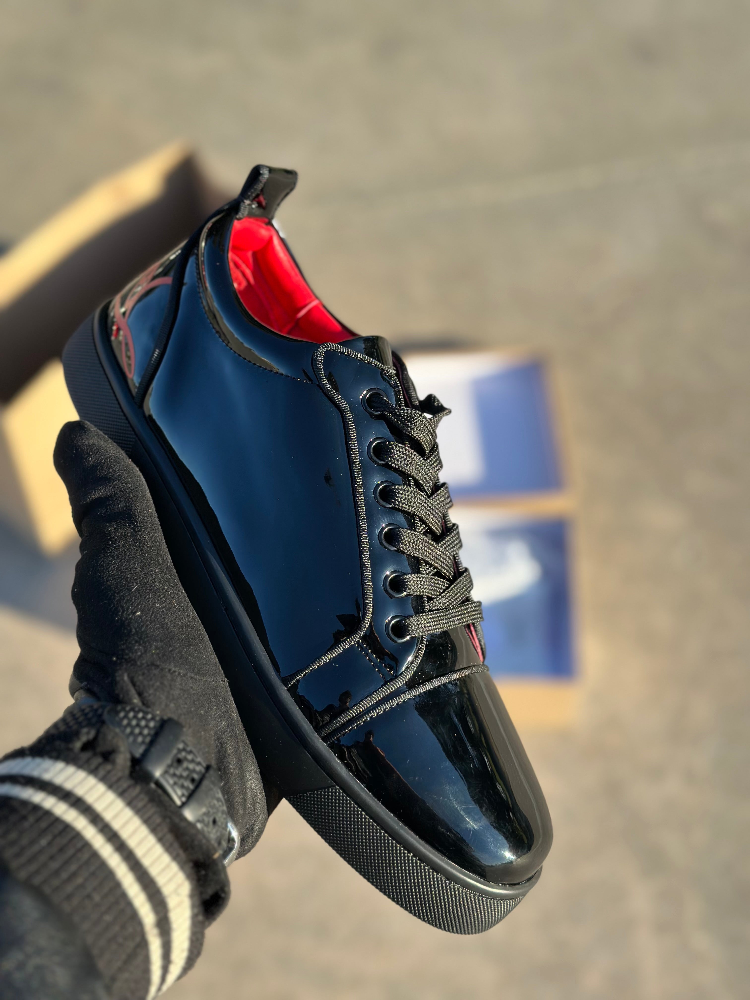 Louis Junior -  Christian Louboutin France - noir vernis