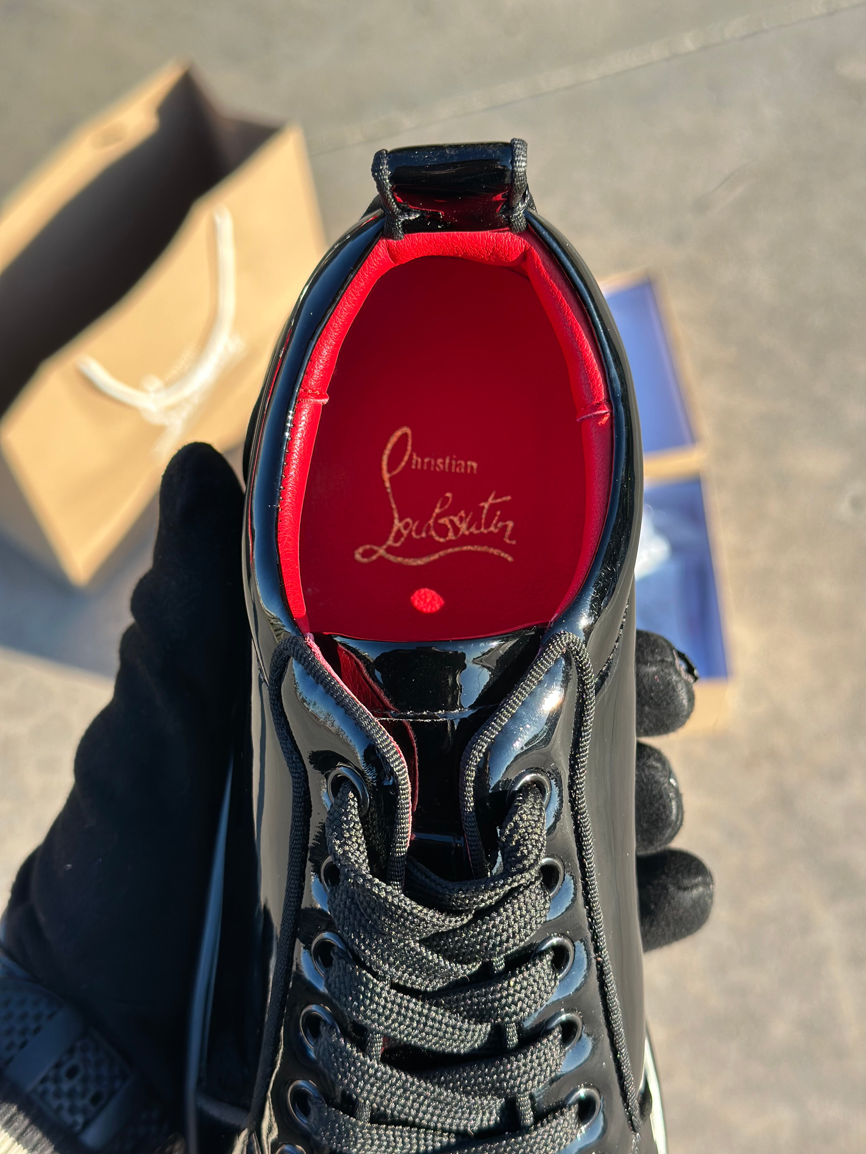 Louis Junior -  Christian Louboutin France - noir vernis