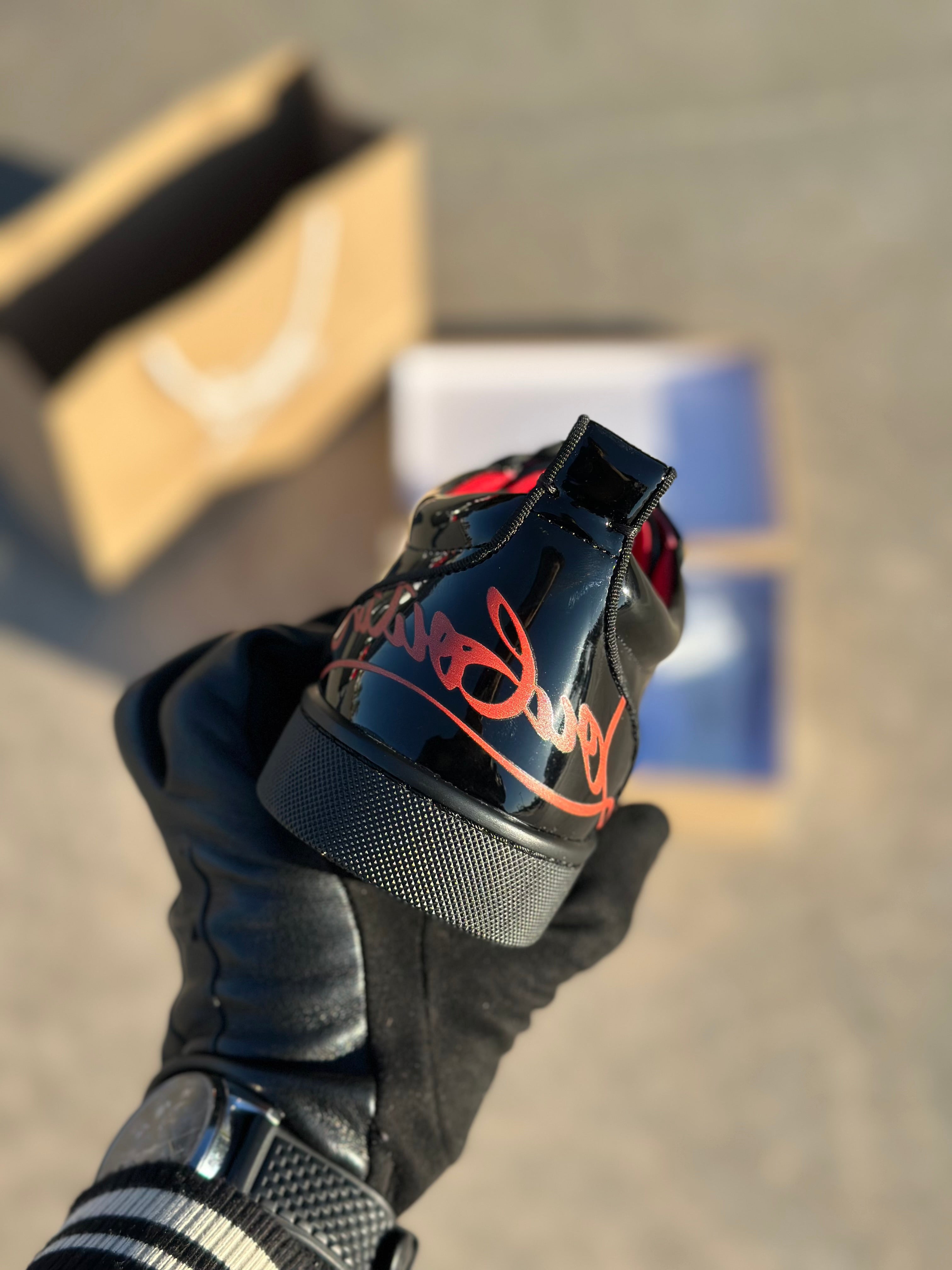 Louis Junior -  Christian Louboutin France - noir vernis